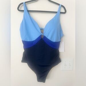 Swimsuits For All COLORBLOCK V-NECK ONE PIECE SWIMSUIT 16